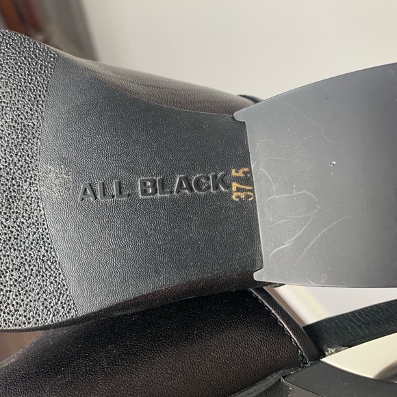 All black pointy mules - Picture 2 of 3